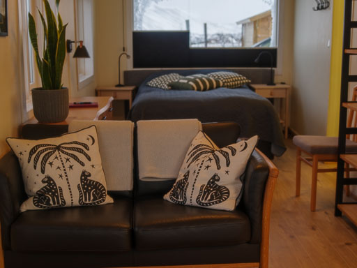 Eitt og annað
 Hero