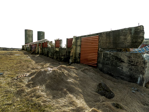 Á ferð og flugi
 Hero